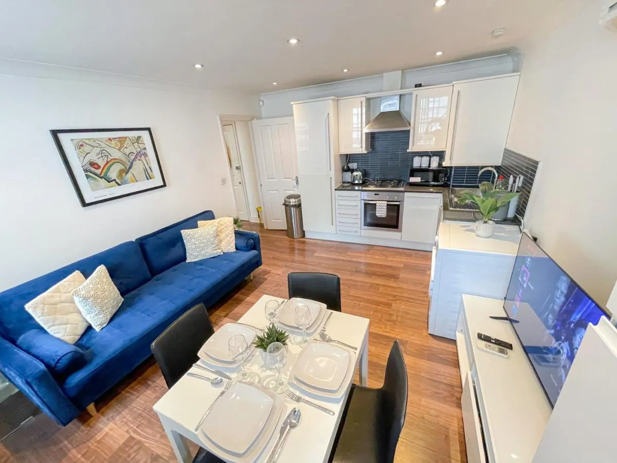 Image 4 of Embankment 2-Bed Flat with AC near Charing Cross, Trafalgar Square, London Eye, Big Ben