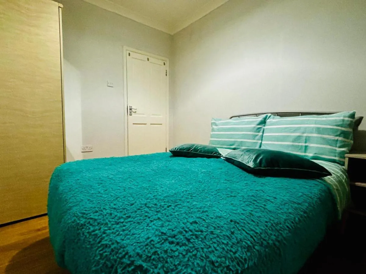 Image 3 of Emerald Room