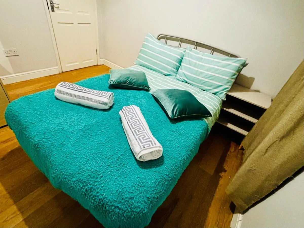 Image 5 of Emerald Room