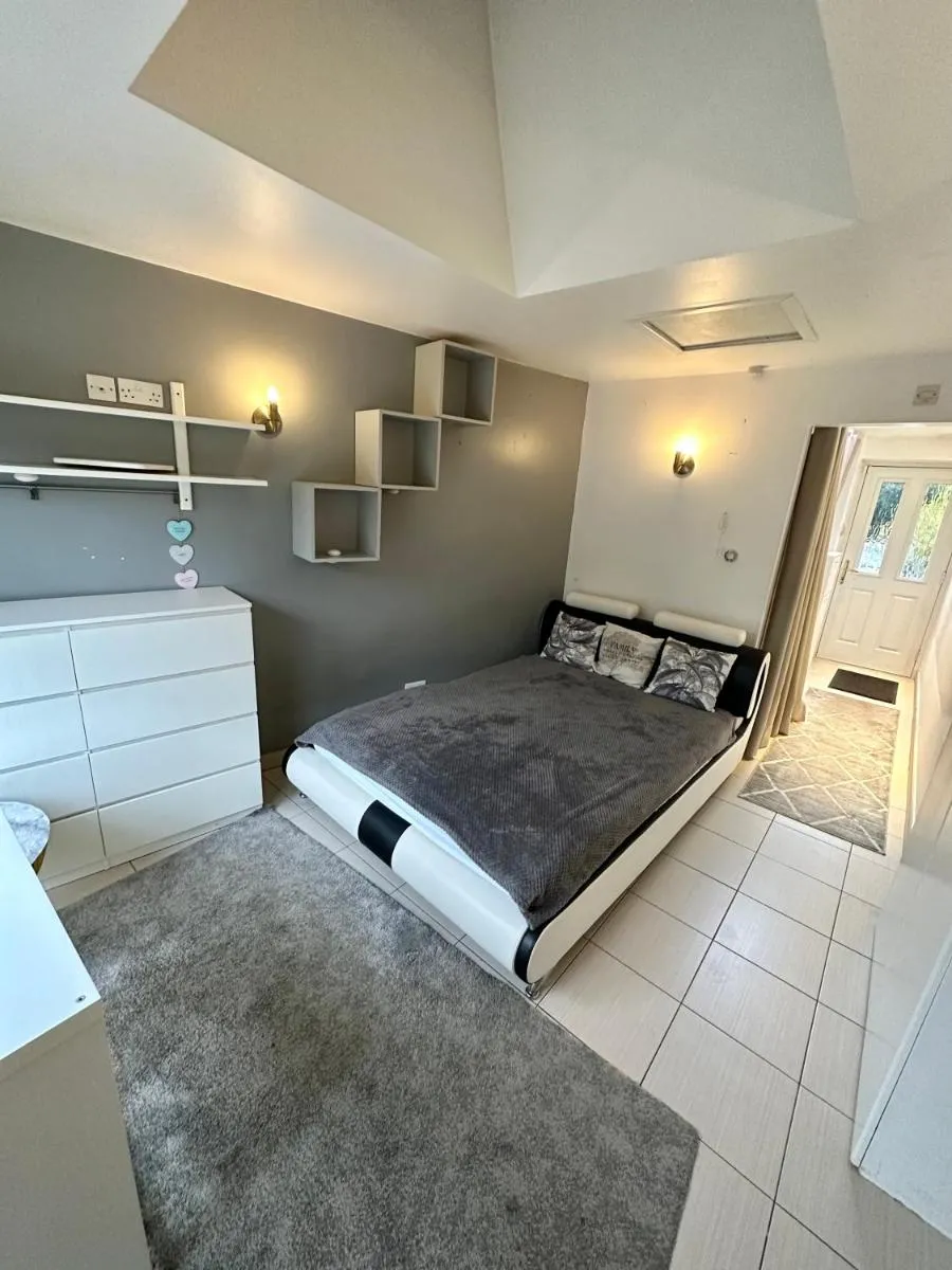 Image 2 of EnSuite Double Room With Own Entrance London – IG8 – Free on street parking
