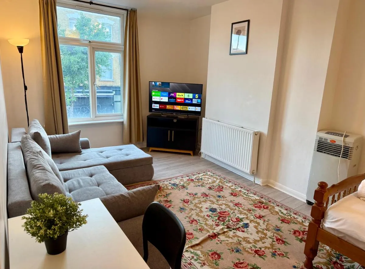 Image 3 of Enormous Family Flat (7 guests)