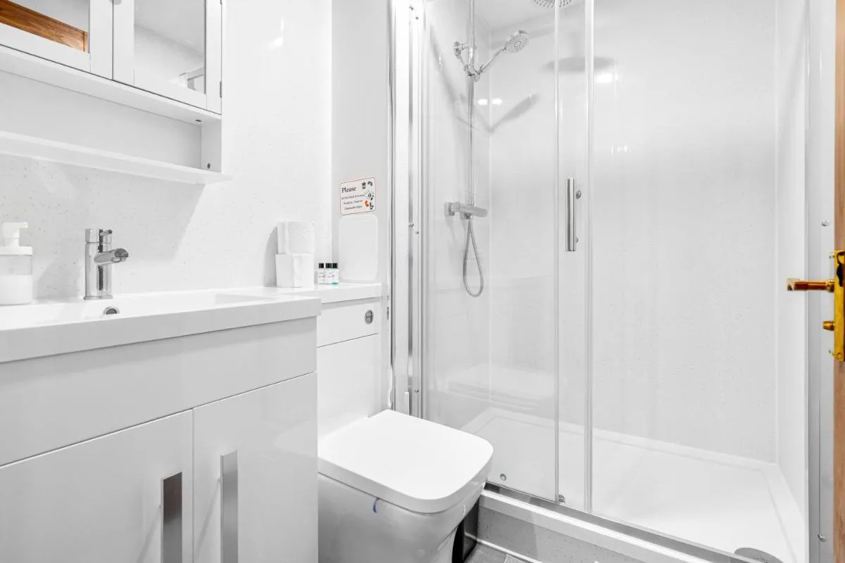 Image 3 of Ensuite Double Godino Hotel by Ilford Station