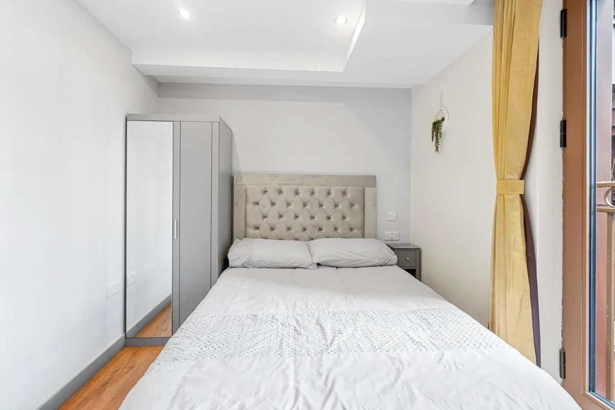 Image 5 of Ensuite Double Godino Hotel by Ilford Station