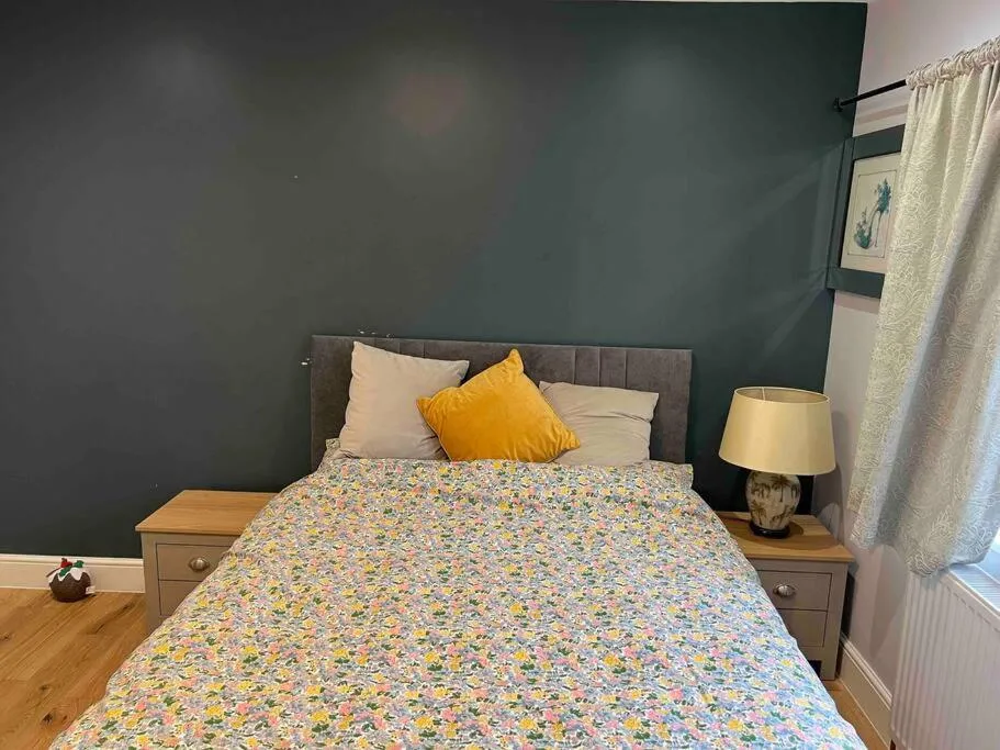 Image 3 of En-suite Double Room – Private Entrance & Free Parking