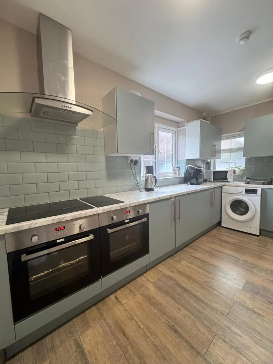 Image 4 of En-suite studios near Wembley Stadium
