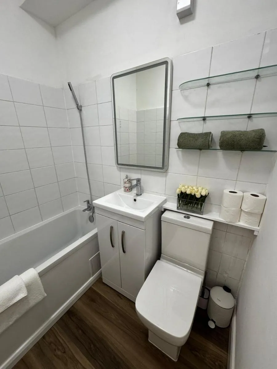 Image 5 of Entire 2-Bed Cavendish Apartment in Central London