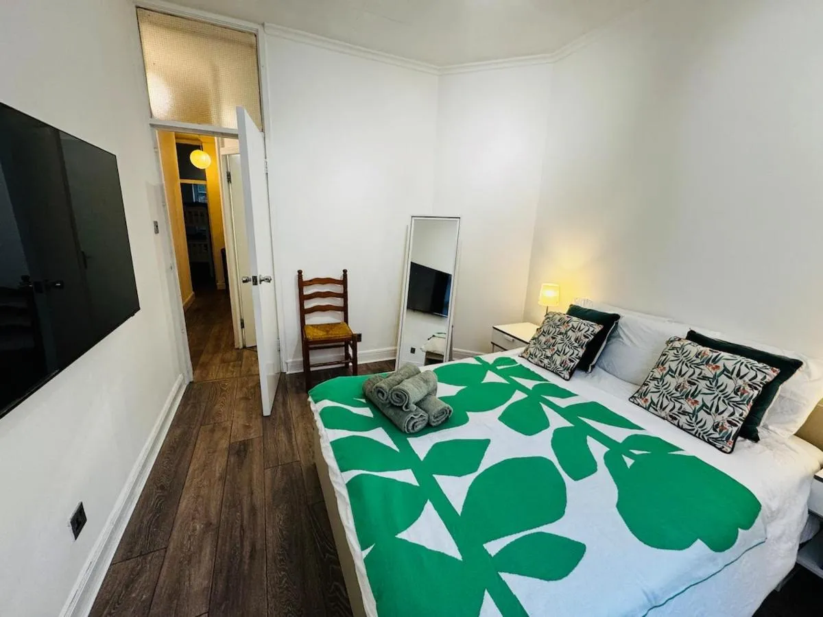Image 3 of Entire 2-Bed Cavendish Apartment in Central London