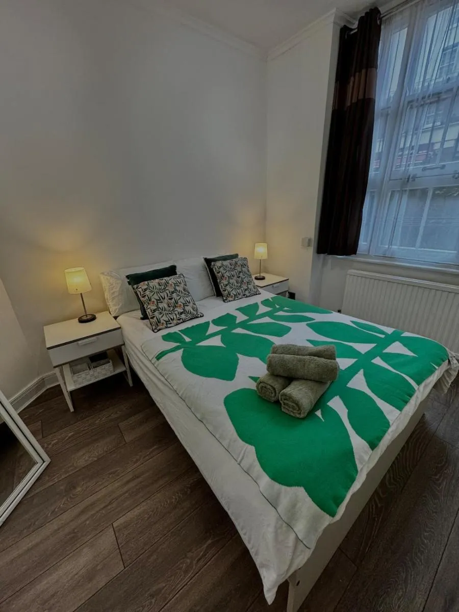 Image 4 of Entire 2-Bed Cavendish Apartment in Central London