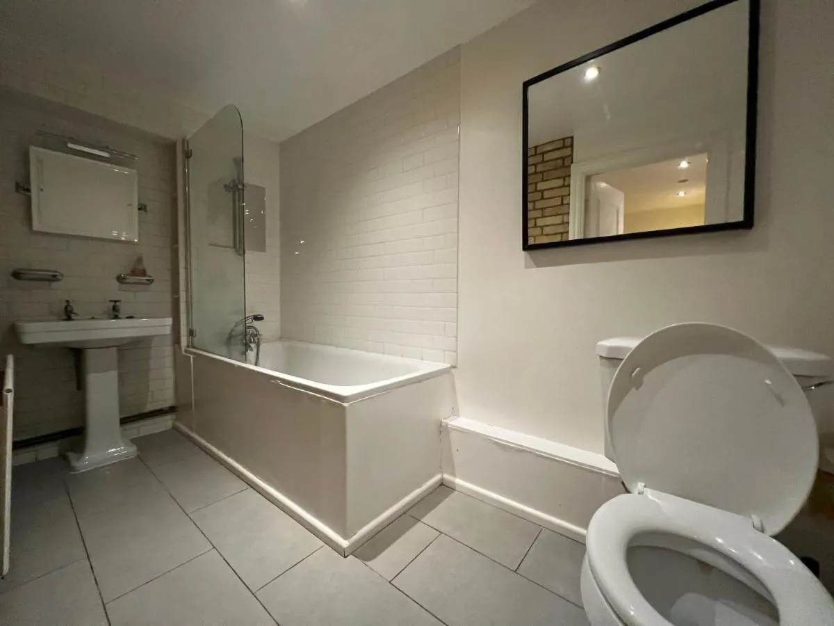 Image 3 of Entire 2-bedroom Flat in Camden
