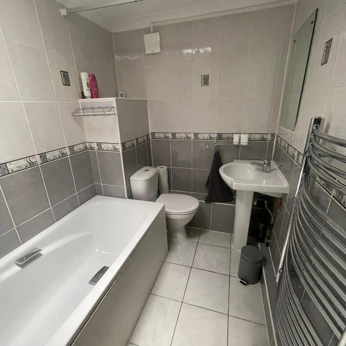 Image 5 of Entire 3 BR Home – Minutes to Emirates Stadium!
