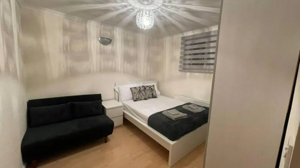 Image 3 of Entire 3 BR Home – Minutes to Emirates Stadium!