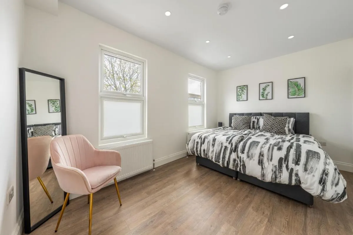 Image 2 of Entire 3 Bedroom House in London – Canning Town, City Airport, London ExCel