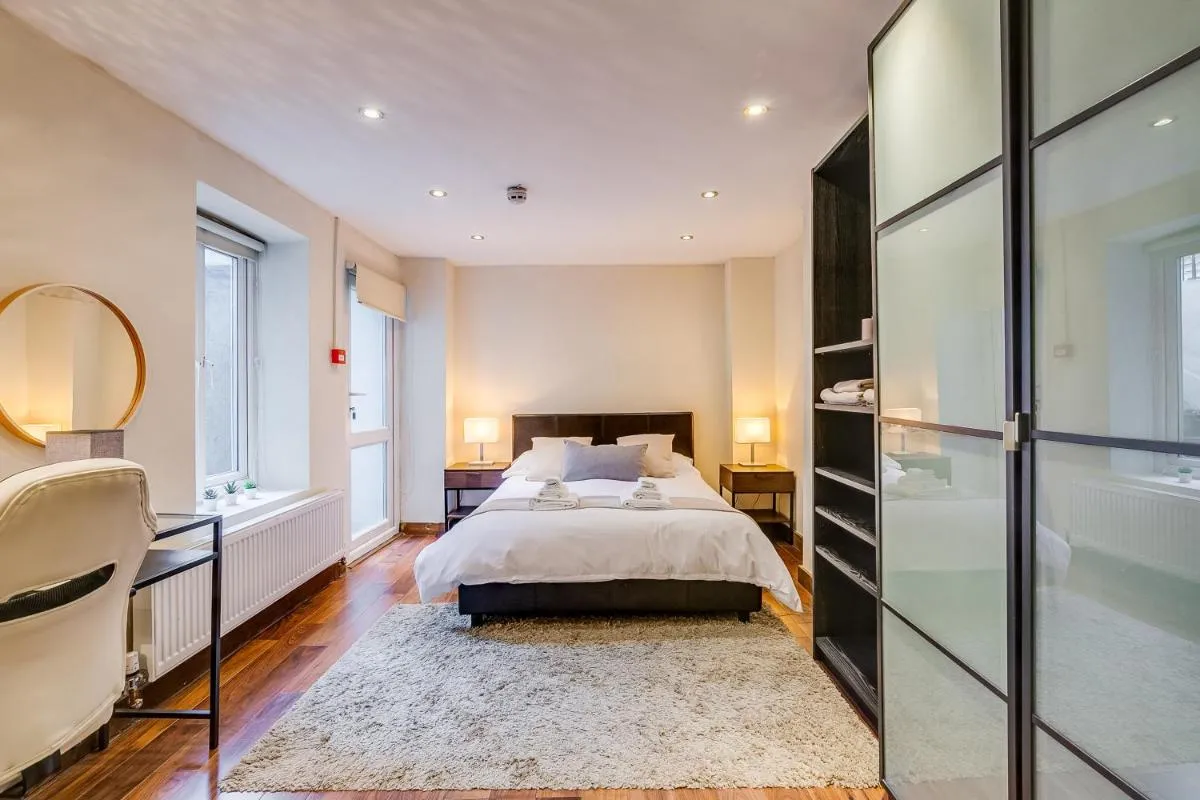 Image 3 of Entire Family Home – 2BD2BTH Central Earl’s Court