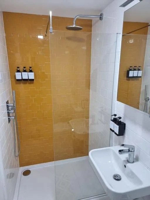 Image 4 of Entire Ground Floor Flat, Free Off-Street Parking and Large Garden