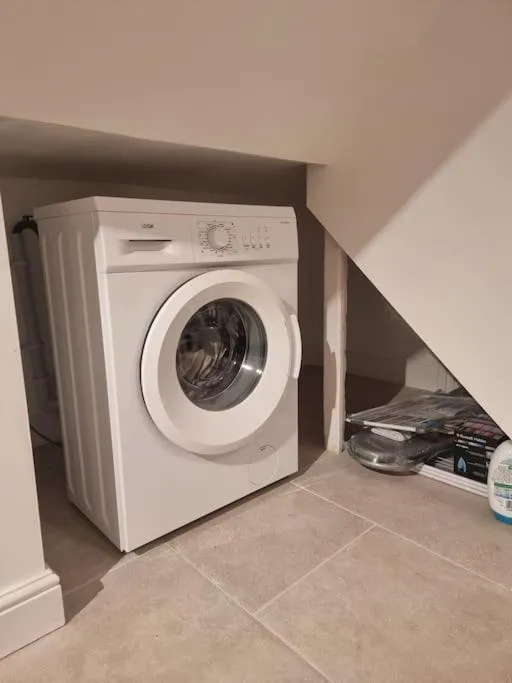 Image 5 of Entire Ground Floor Flat, Free Off-Street Parking and Large Garden