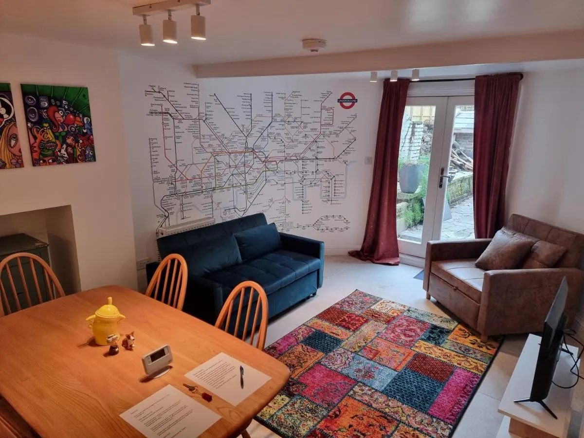 Image 3 of Entire Ground Floor Flat, Free Off-Street Parking and Large Garden
