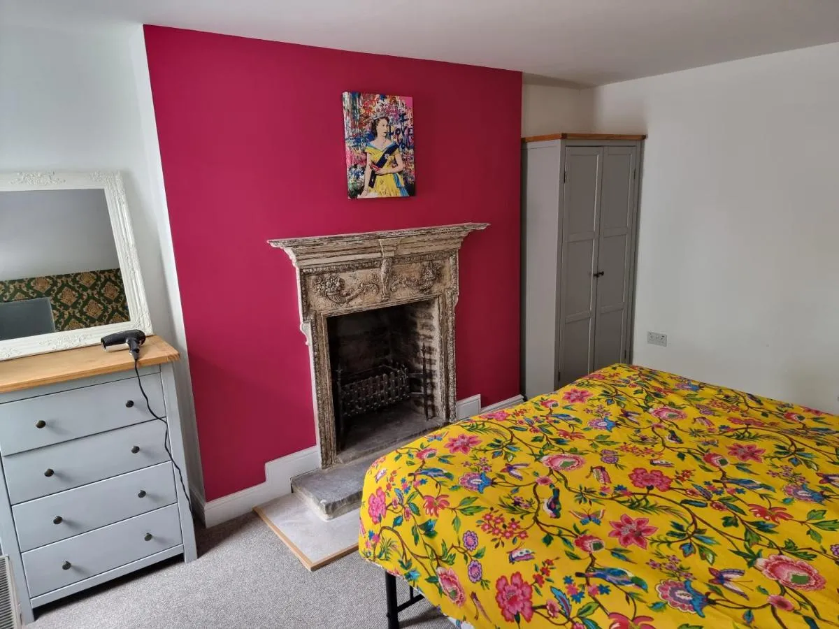 Image 2 of Entire Ground Floor Flat, Free Off-Street Parking and Large Garden