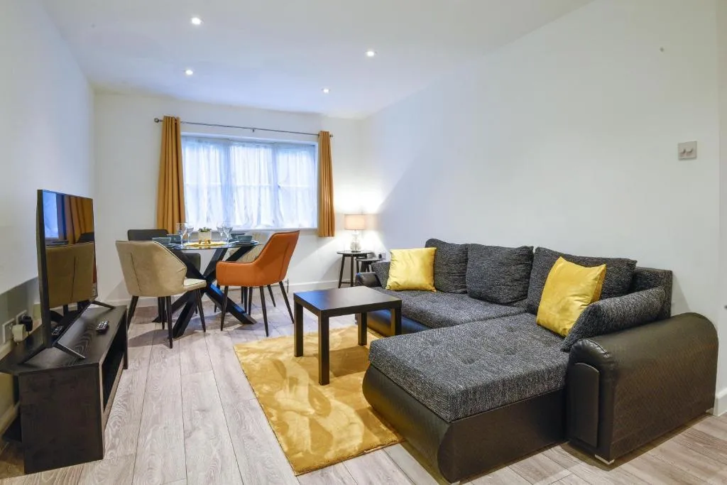 Image 1 of Entire modern 2 Bedroom 2 bathroom Flat in Pinner
