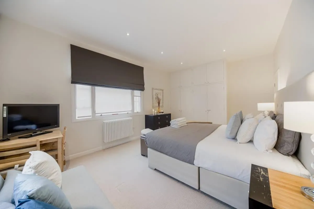 Image 3 of Estatesmen Mayfair Apartment