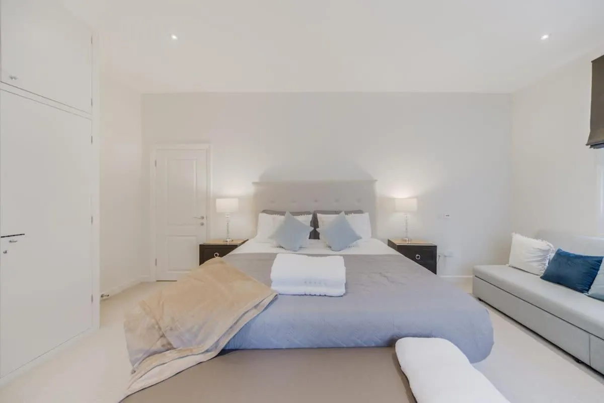 Image 4 of Estatesmen Mayfair Apartment