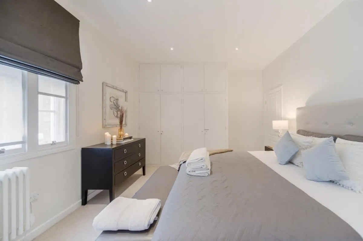 Image 5 of Estatesmen Mayfair Apartment