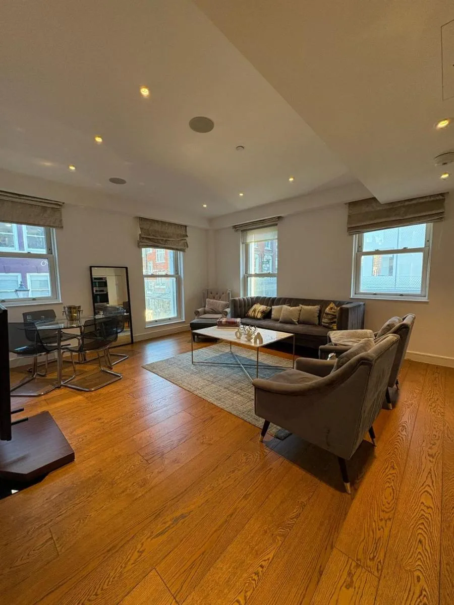 Image 4 of Estatesmen Selfridges Oxford Street Apartment