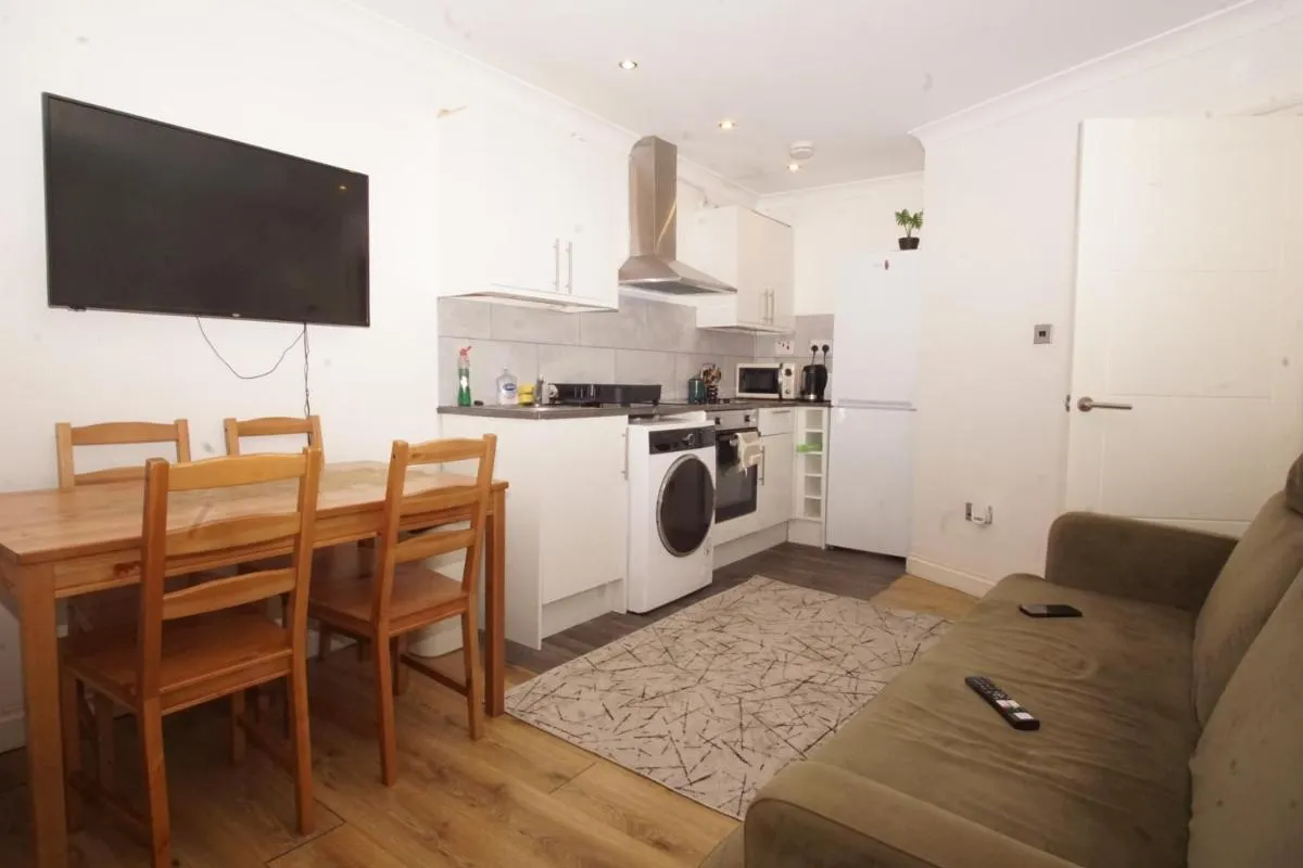 Image 4 of Evergreen Apartments-Flat 4, London