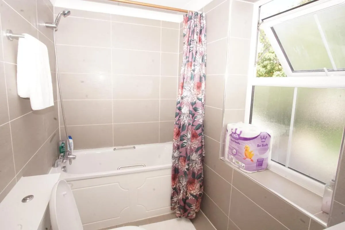 Image 3 of Evergreen Apartments-Flat 4, London