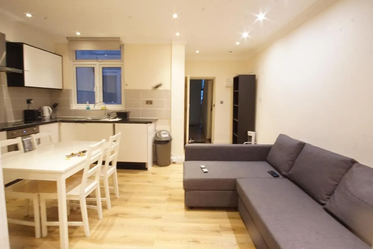 Image 4 of Evergreen Apartments- Flat 2
