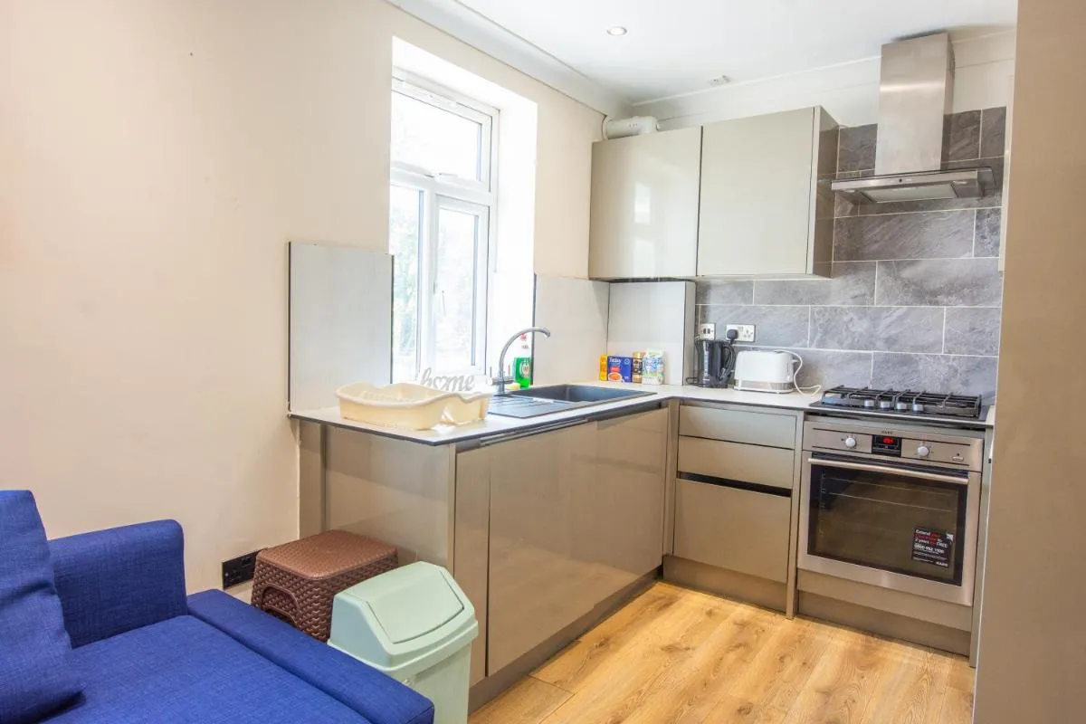 Image 4 of Evergreen Apartments, Flat 3, London