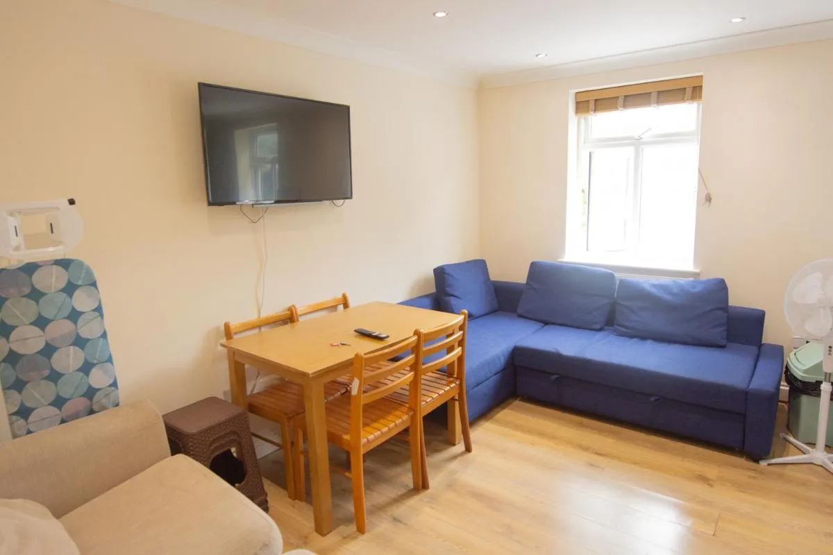 Image 5 of Evergreen Apartments, Flat 3, London