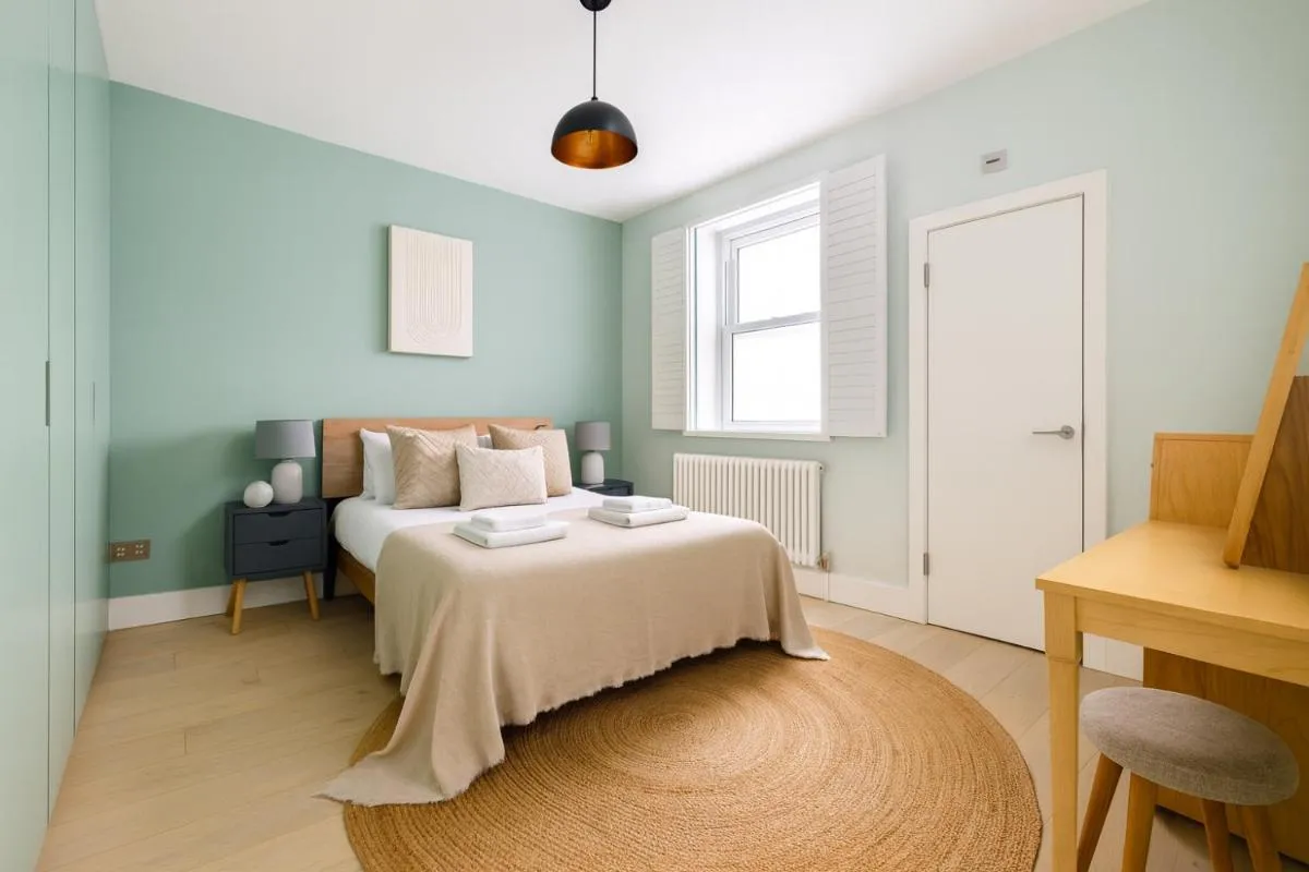 Image 3 of Exceptional 2 Bed Flat near Dulwich Park