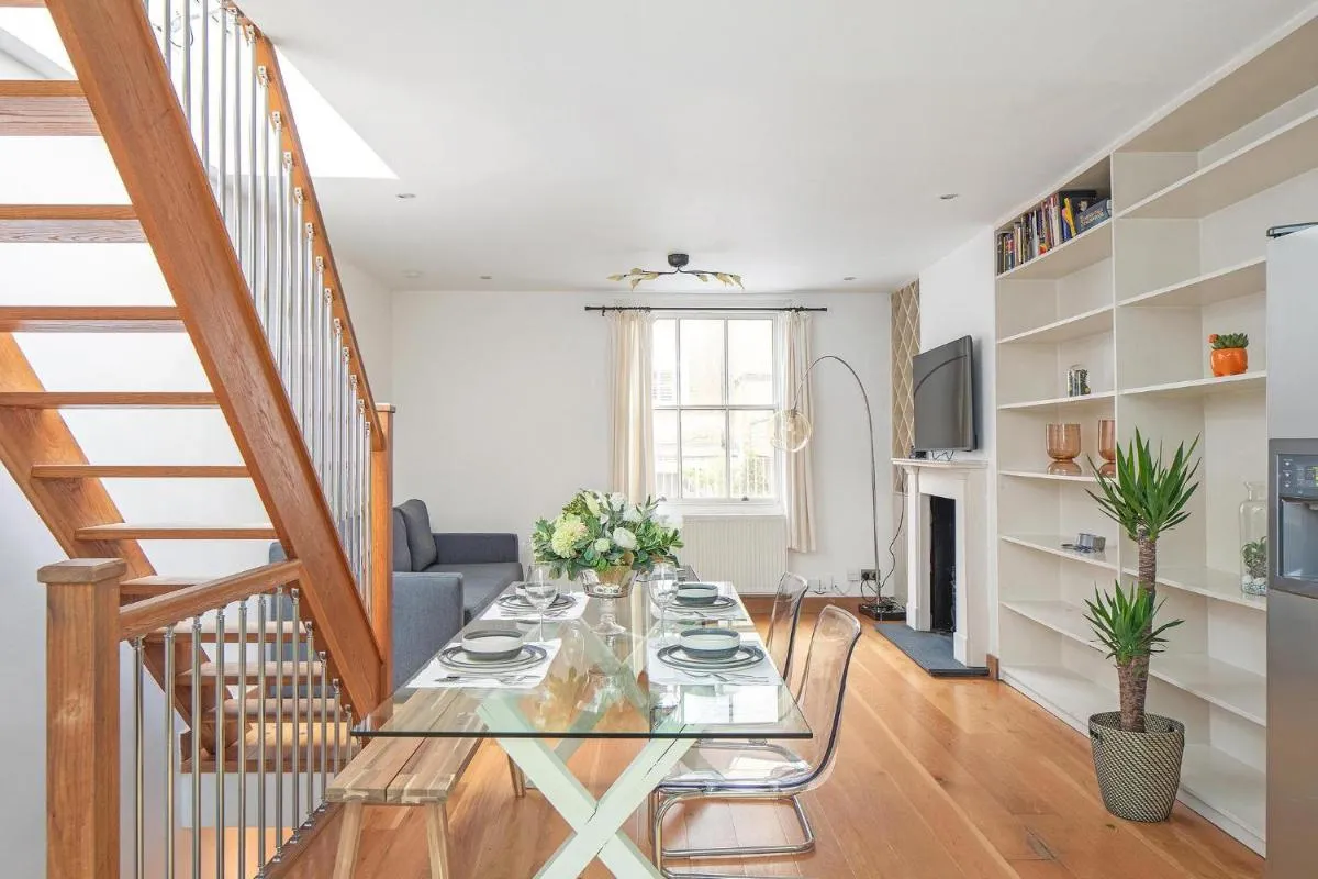 Image 4 of Exceptional Mews House in Chelsea