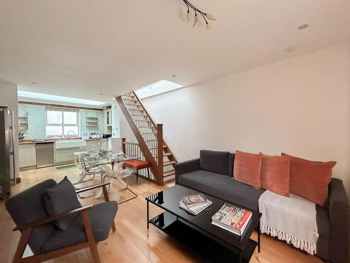 Image 5 of Exceptional Mews House in Chelsea