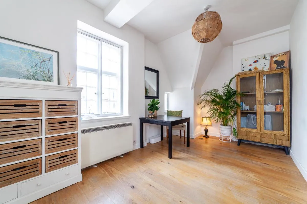 Image 5 of Exceptional Top Floor 1BR apt in Fitzrovia