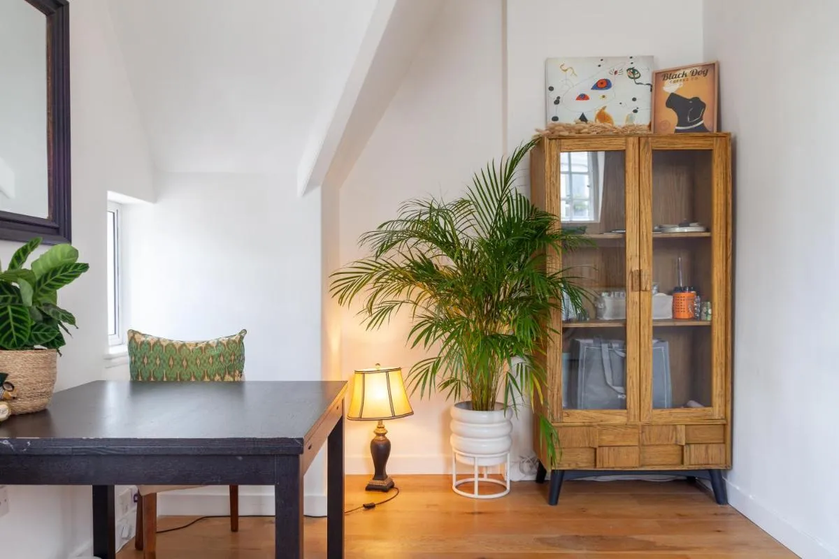 Image 4 of Exceptional Top Floor 1BR apt in Fitzrovia