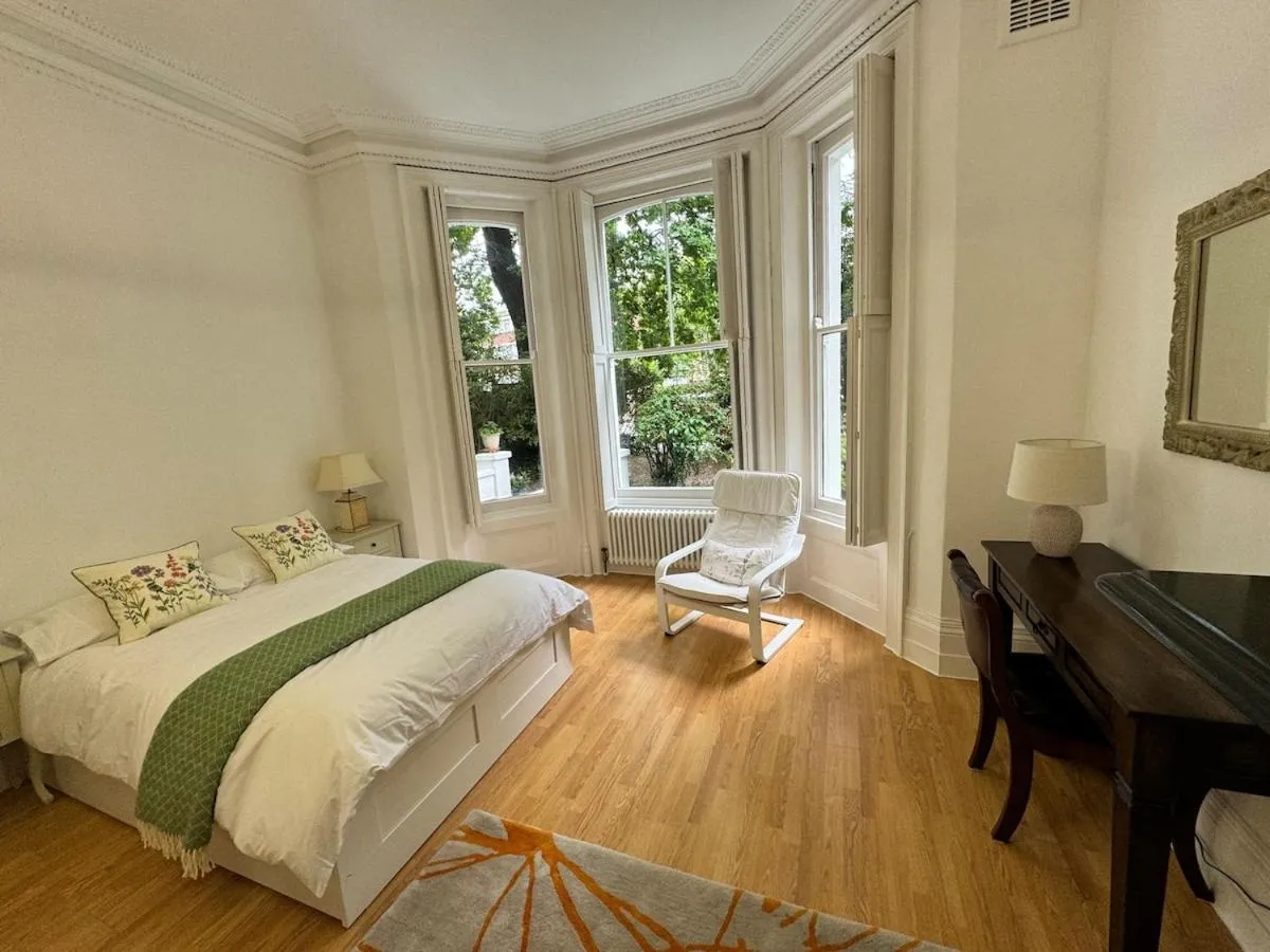 Image 3 of Exceptionally Large Newly-Refurbished 1-Bed Flat in Hither Green