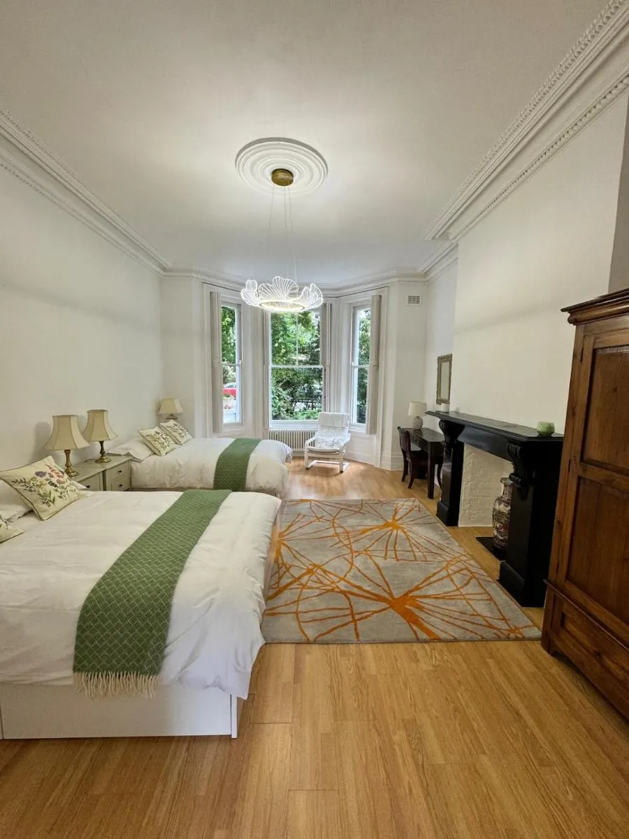 Image 4 of Exceptionally Large Newly-Refurbished 1-Bed Flat in Hither Green