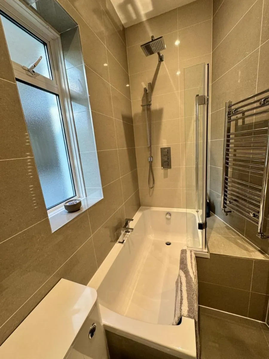 Image 5 of Exceptionally Large Newly-Refurbished 1-Bed Flat in Hither Green