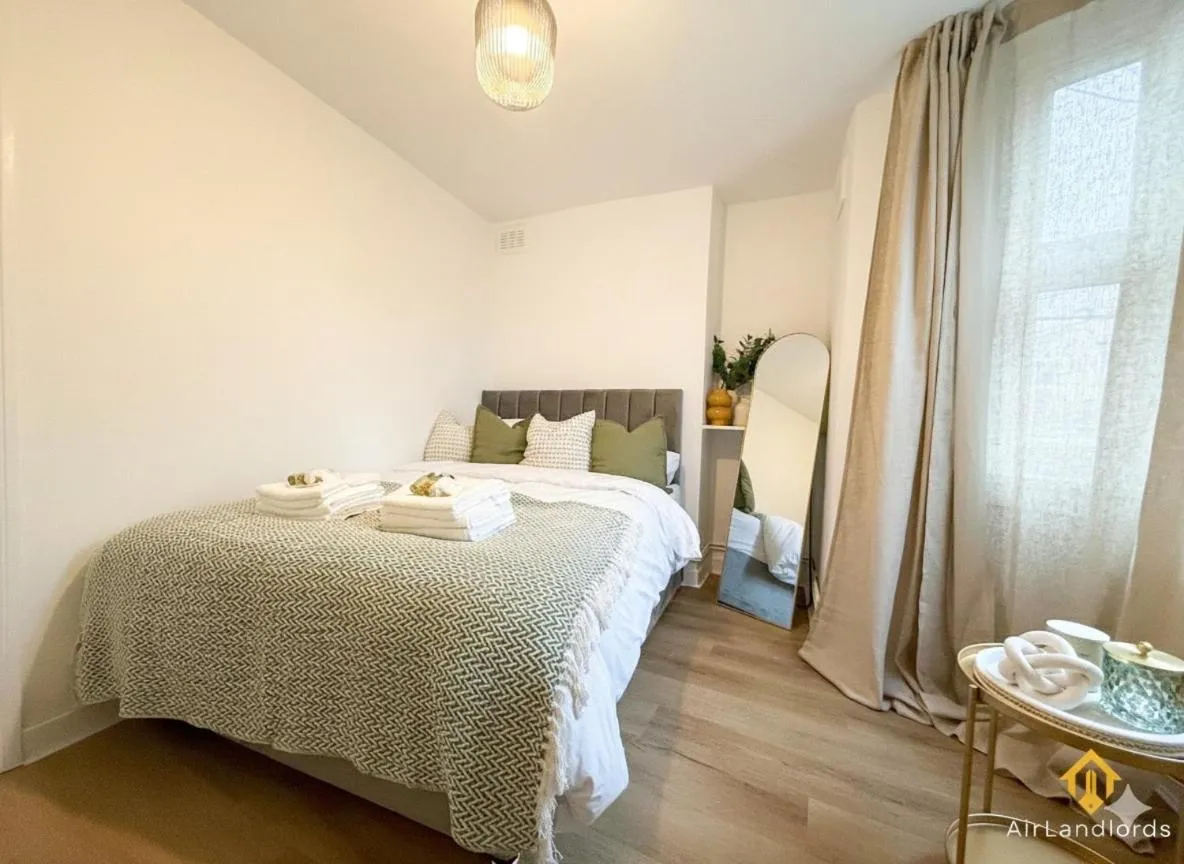 Image 4 of Exclusive 1 bedroom flat near Brixton Station!