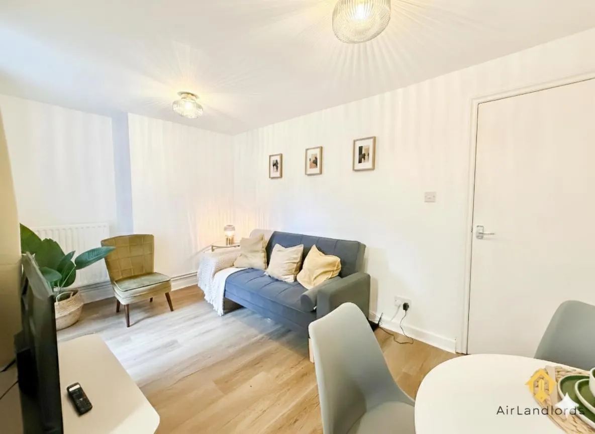 Image 3 of Exclusive 1 bedroom flat near Brixton Station!