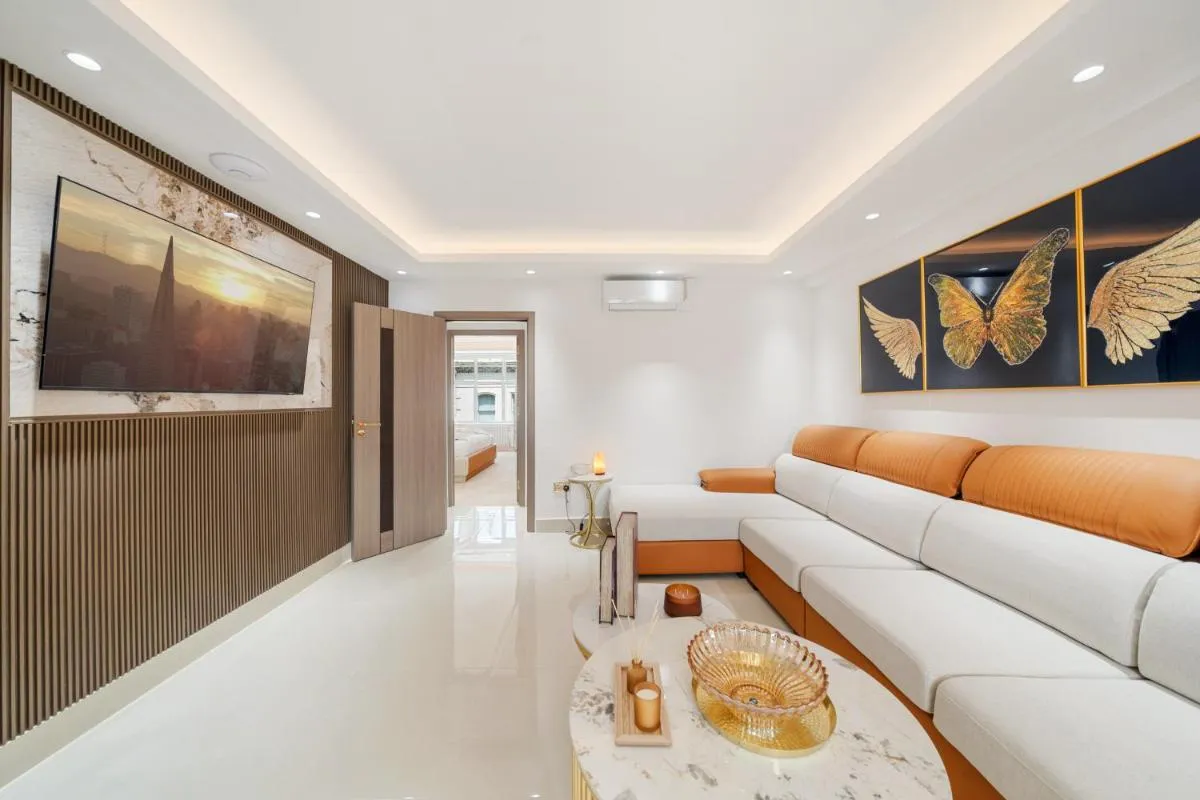 Image 5 of Exclusive 2-Bedroom Retreat in Iconic Mayfair H8