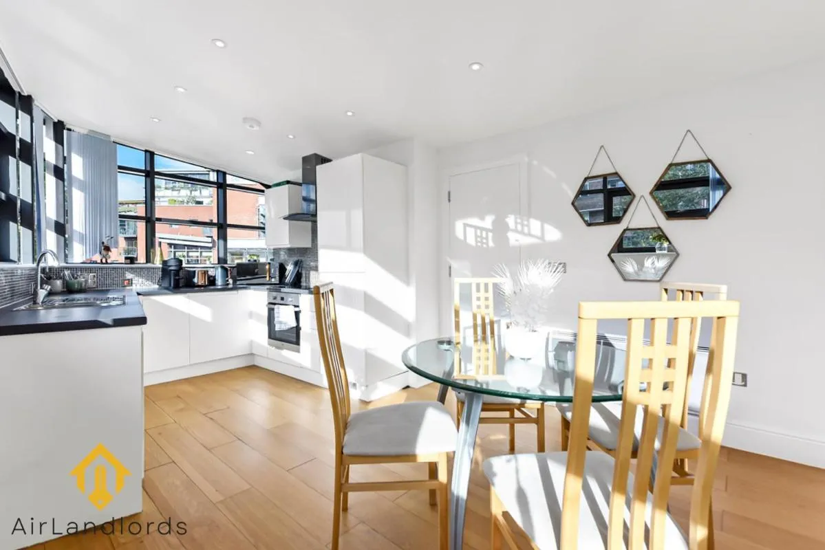 Image 4 of Exclusive 2 Bedroom Flat near Buckingham Palace