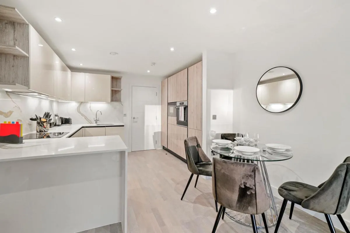 Image 4 of Executive 1 & 2 Bed Apartments in heart of London FREE WIFI by City Stay Aparts London