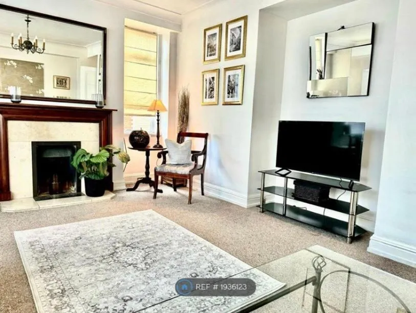 Image 1 of Executive Knightsbridge Apartment