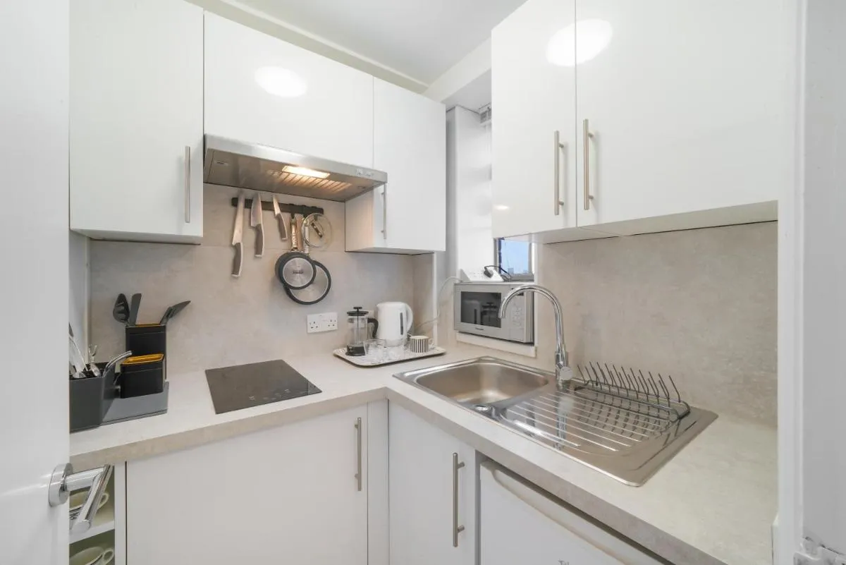 Image 4 of Executive Sloane Apartment 810