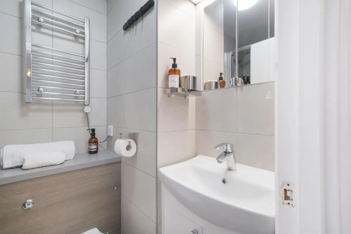 Image 5 of Executive Sloane Apartment 810