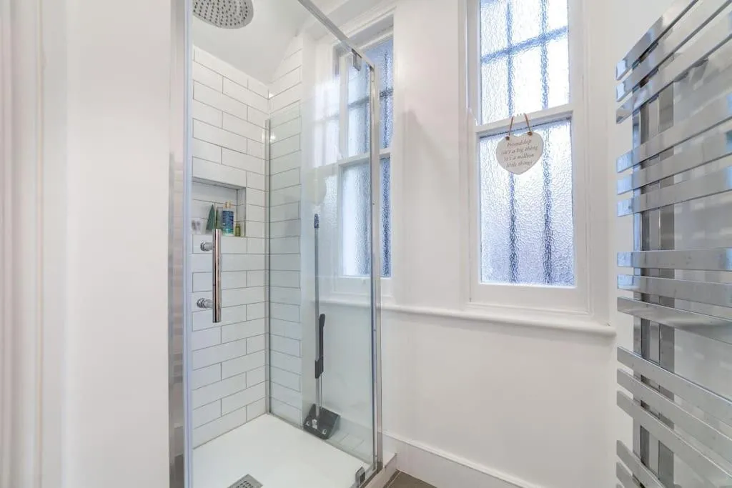 Image 3 of Executive Style 1-Bedroom in Kensington & Chelsea