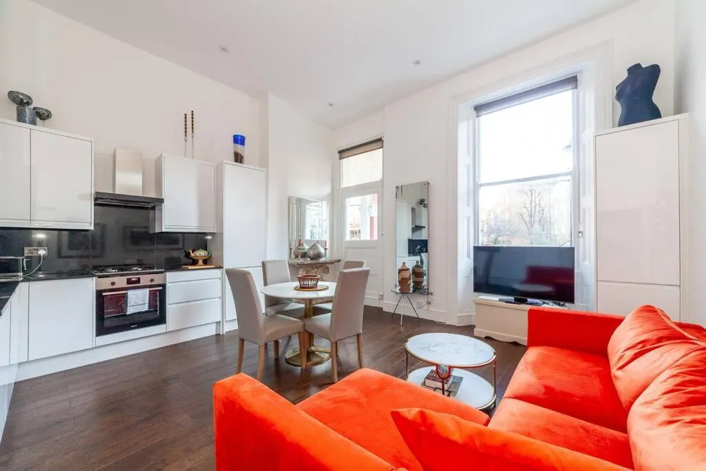 Image 4 of Executive Style 1-Bedroom in Kensington & Chelsea
