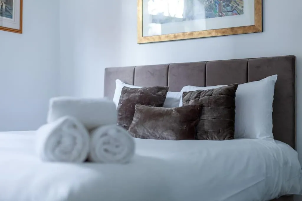 Image 5 of Executive Style 1-Bedroom in Kensington & Chelsea